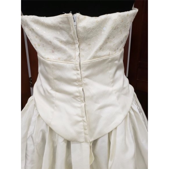 💍Alfred Angelo Strapless Wedding Dress 👰 - Picture 4 of 6